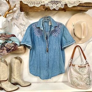 Women's Denim Embroidered Short-Sleeve Shirt - Light Blue